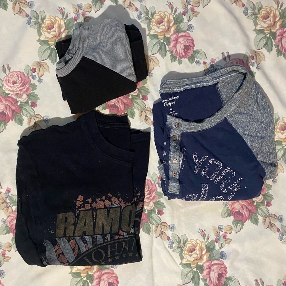 T-shirt Bundle, multiple brands size small